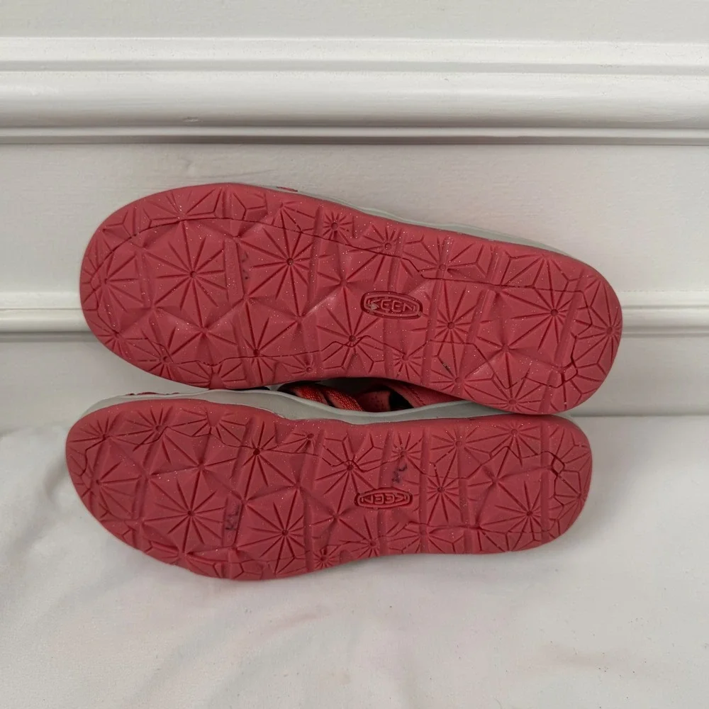KEEN Moxie Kids Sandals Coral Pink Water Shoes 1025093 Size 3 US 35 EU